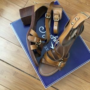 Seychelles sandals. Tan leather comfy low heel sandals. Only used 3 times.